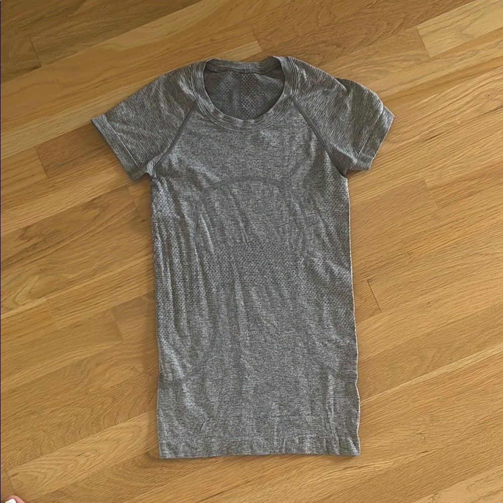 Gray Lululemon Swifty tech
